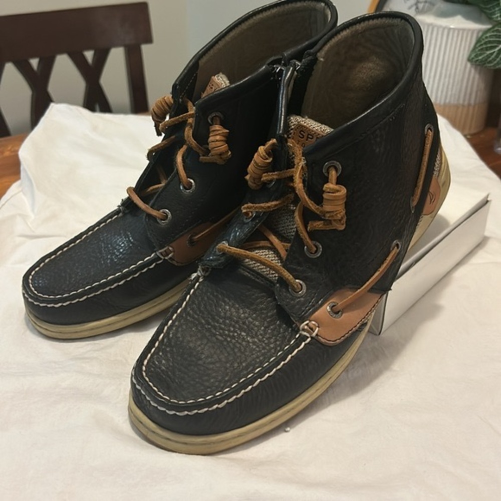 Sperry Topsider Navy/Tan Leather Leather Laces Inside Zip ..Must Have. Size:11M